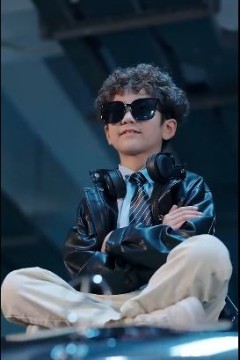 五年后她带三宝回国飒疯了